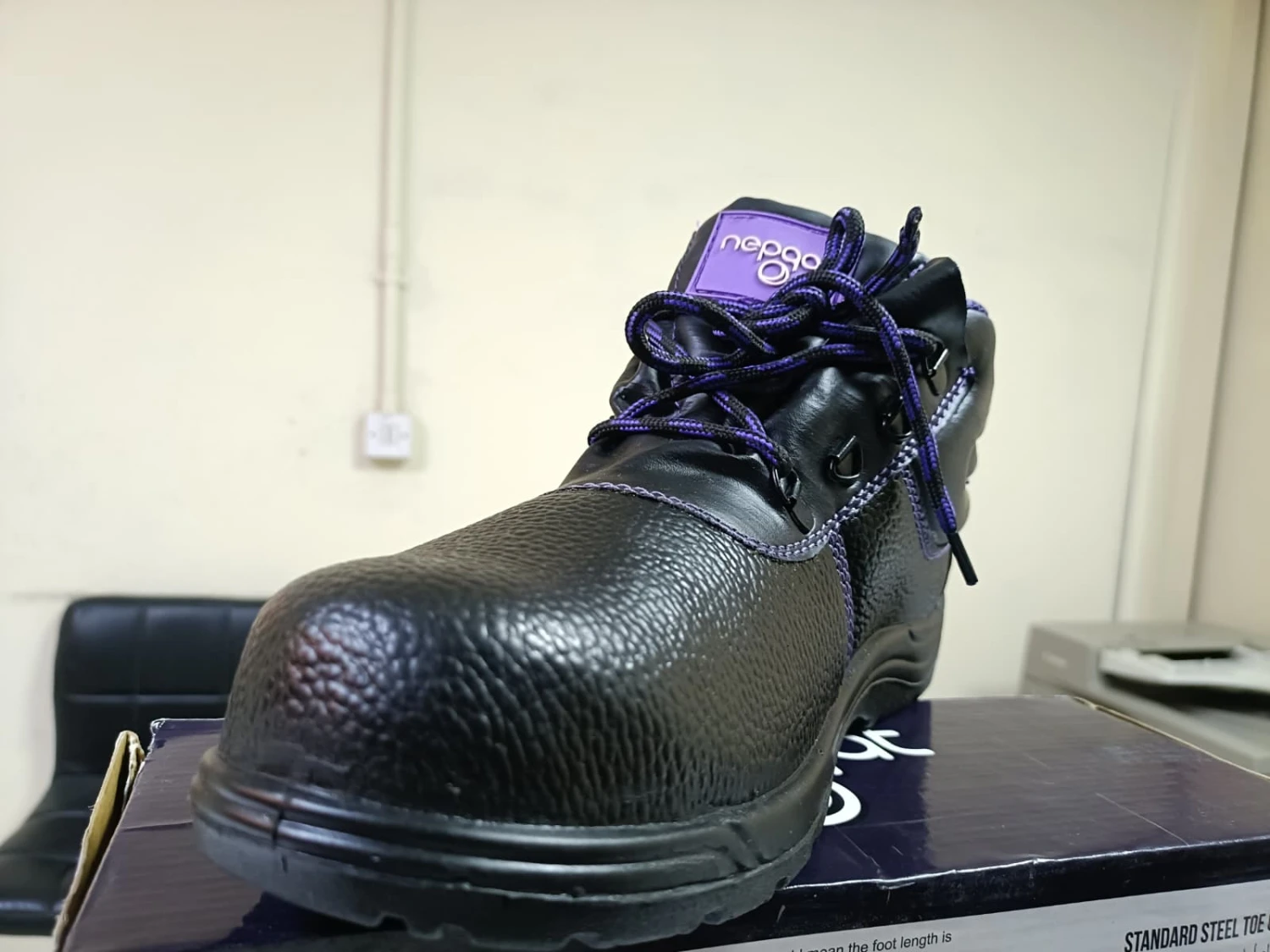 SAFETY SHOES #45 NEPQAT
